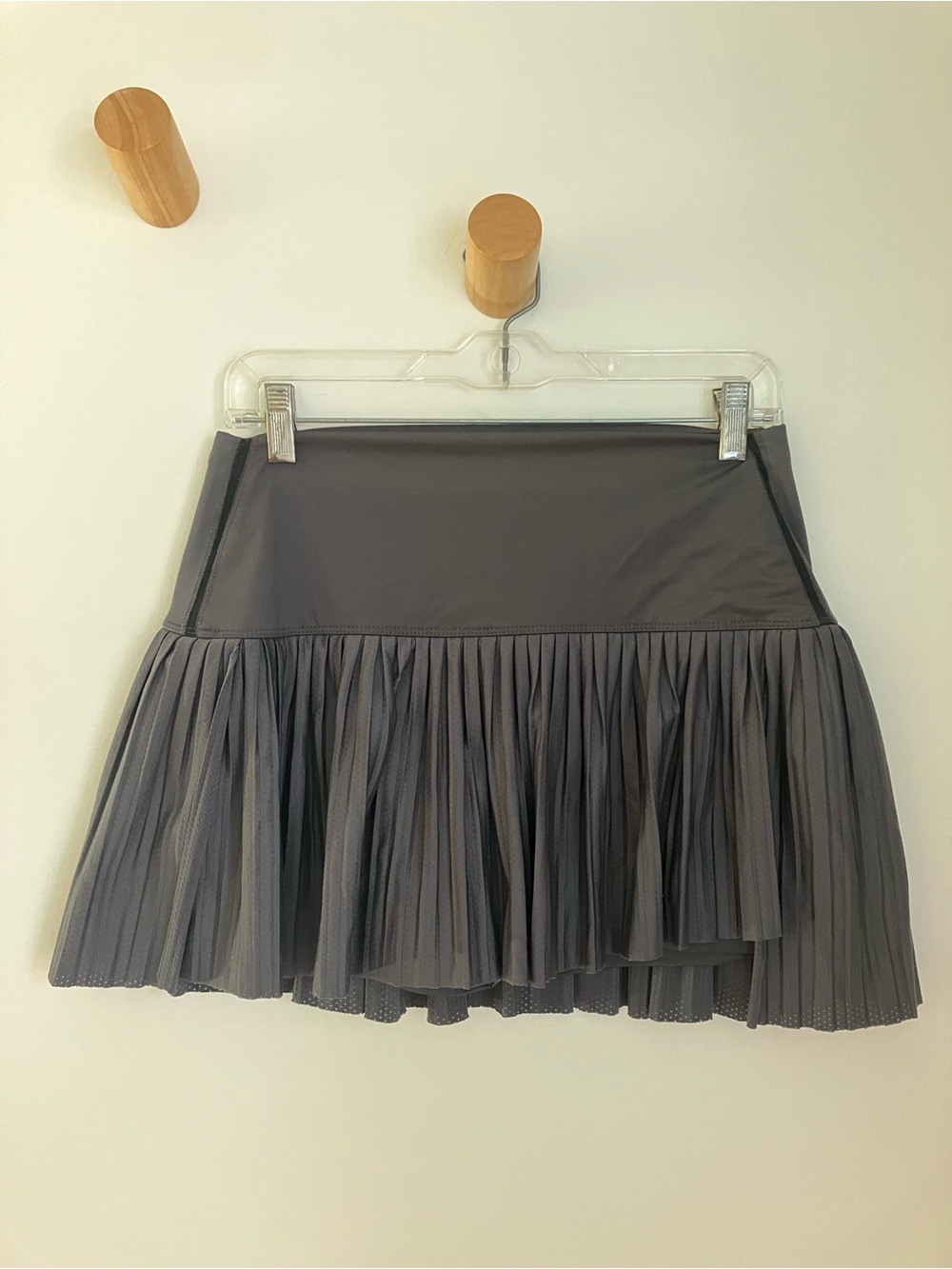 Women’s gray tennis skirt
